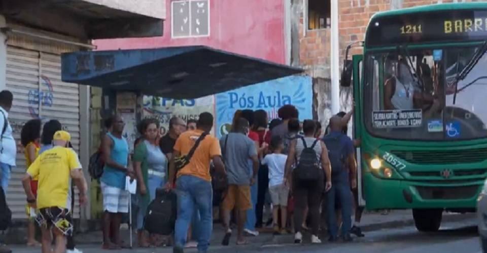 Tiros e bomba: sob tensão, Tancredo Neves tem linhas de ônibus alteradas