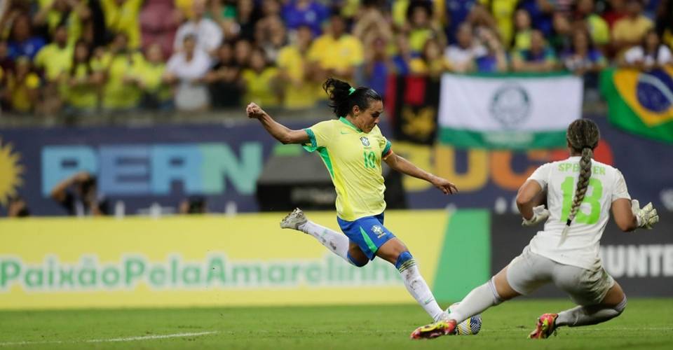 Com placar de 4 a 0, seleção feminina goleia Jamaica na Arena Pernambuco