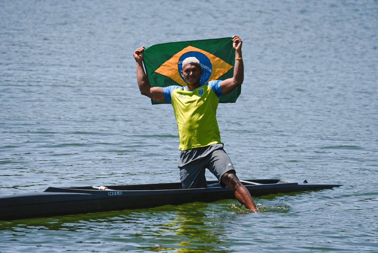 Isaquias Queiroz será um dos porta-bandeiras do Brasil na abertura de Paris 2024