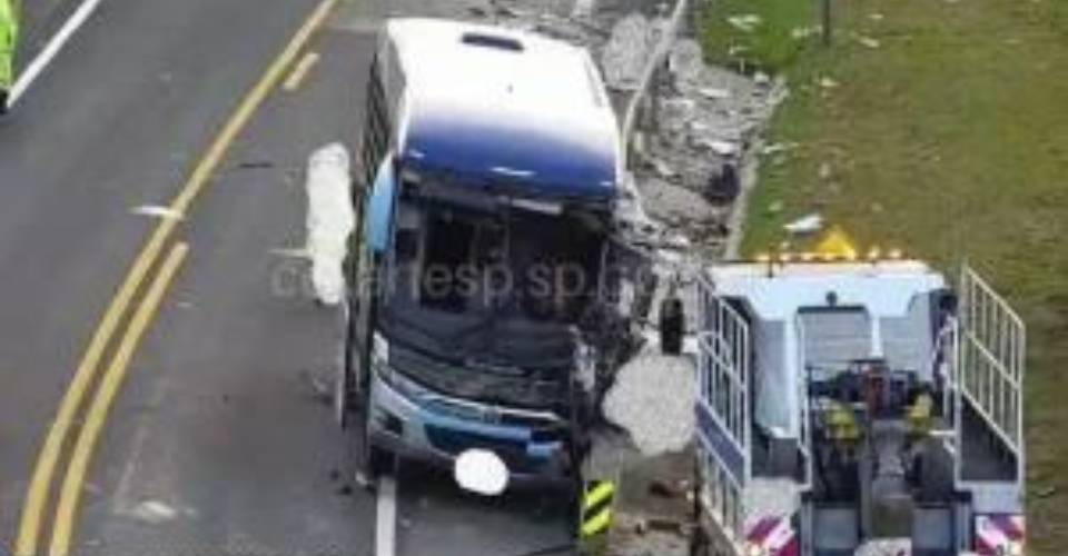 Acidente entre ônibus e micro-ônibus deixa 5 mortos em rodovia no interior de São Paulo