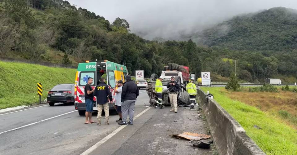 Ex-técnico da Seleção, Dunga sofre acidente e capota carro no Paraná