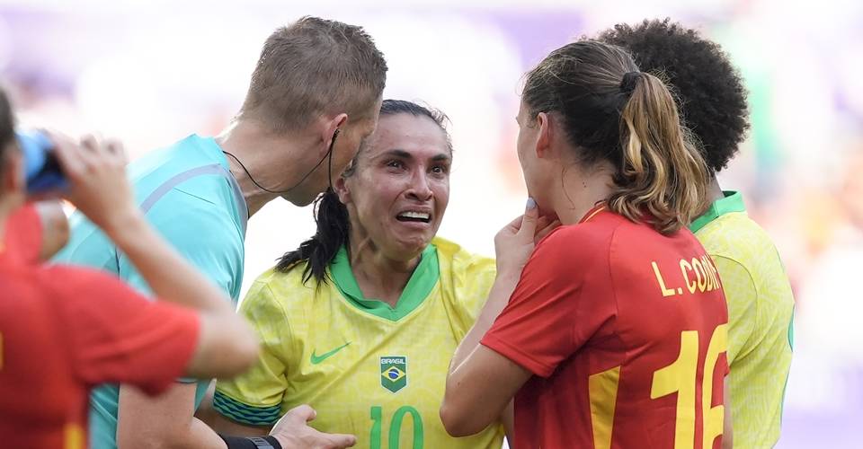 Com expulsão de Marta, Brasil perde para Espanha e se complica nas Olimpíadas