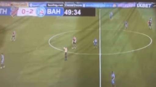 Bar viraliza ao confundir transmissão de jogo do Bahia com partida de videogame