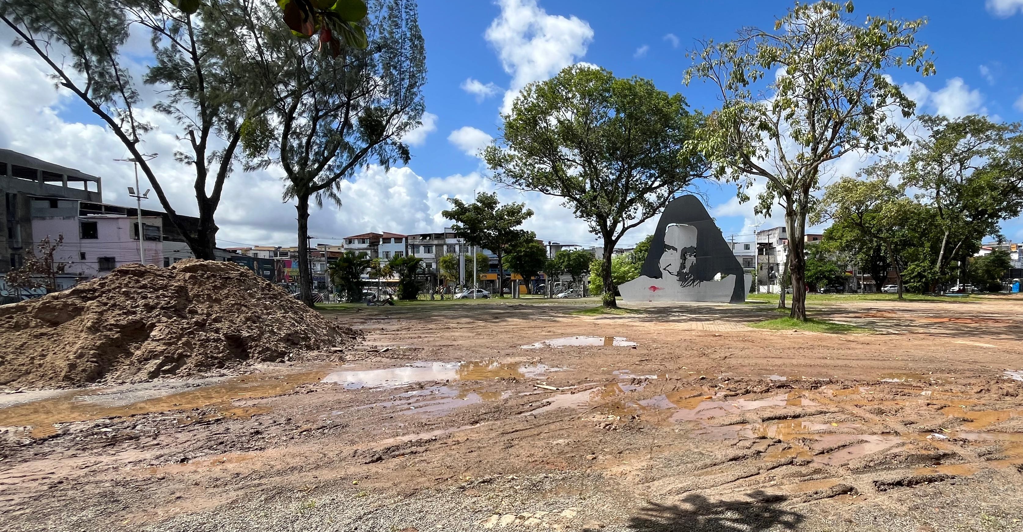 Prefeitura de Salvador notifica governo para retirar canteiro de obras em praça de Irmã Dulce