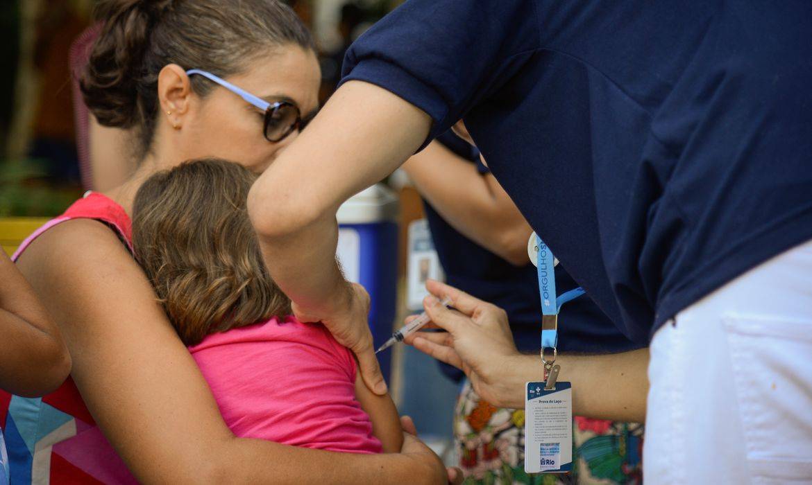 Com avanço na imunização, Brasil deixa lista dos 20 países com mais crianças não vacinadas