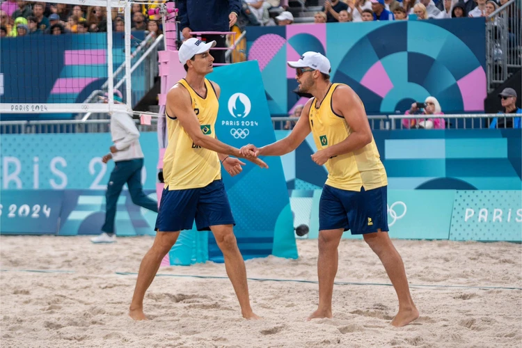 André e George, do volêi de praia, estreiam com vitória nos Jogos Olímpicos de Paris 2024