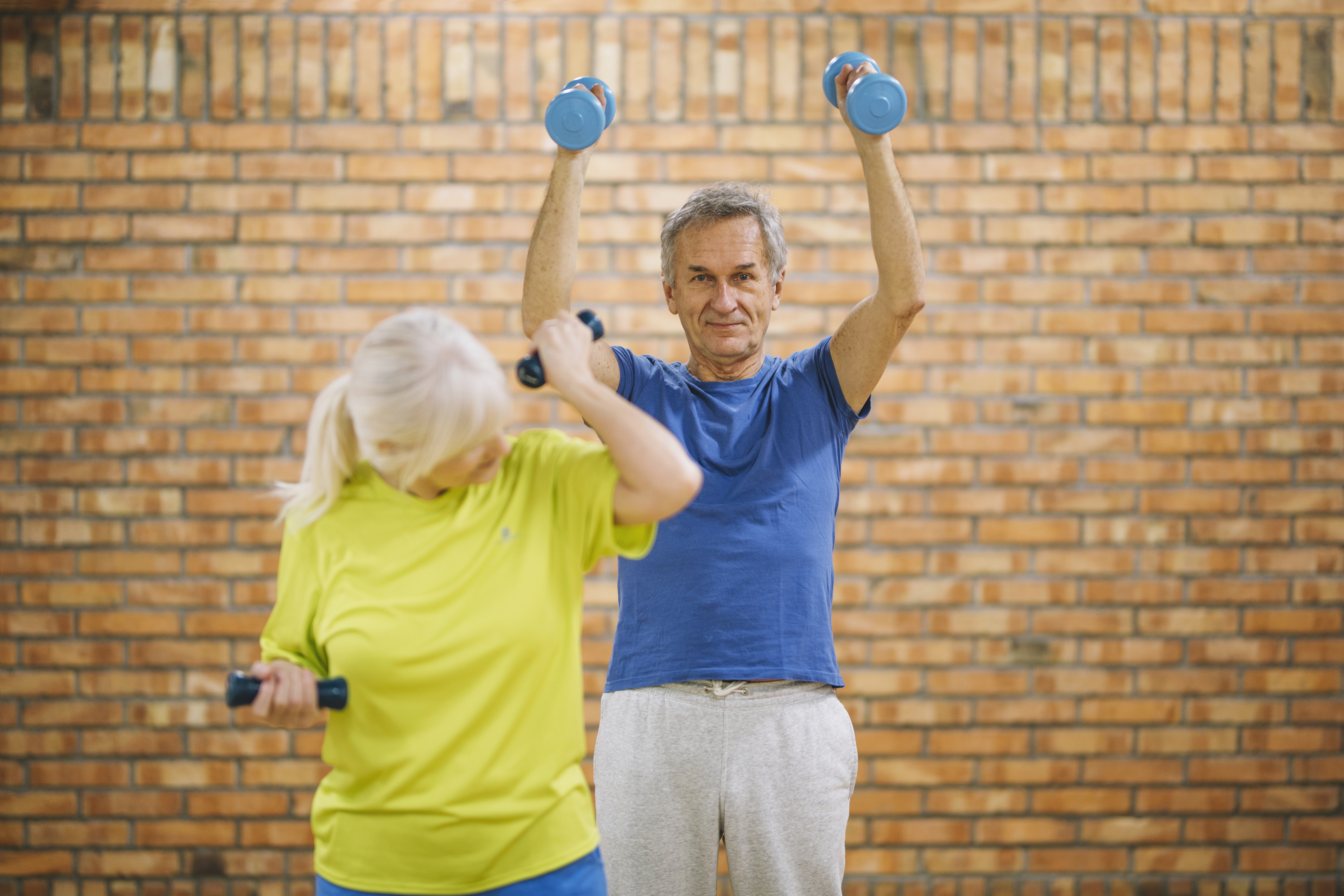 Musculação e levantamento de peso podem preservar a força muscular em idosos, sugere pesquisa