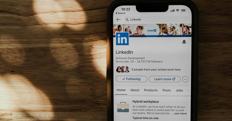 Funcionária é demitida por justa causa após difamar empresa no LinkedIn