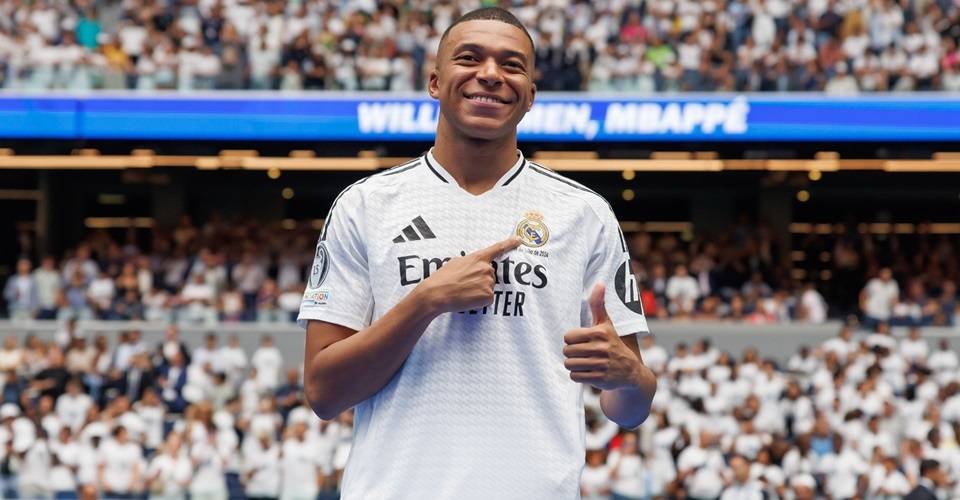 Emocionado, Mbappé é apresentado pelo Real Madrid: 'Sou um menino feliz'