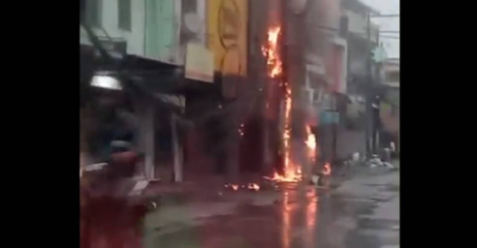 Fiação pega fogo em poste da rede elétrica no bairro de São Marcos, em Salvador