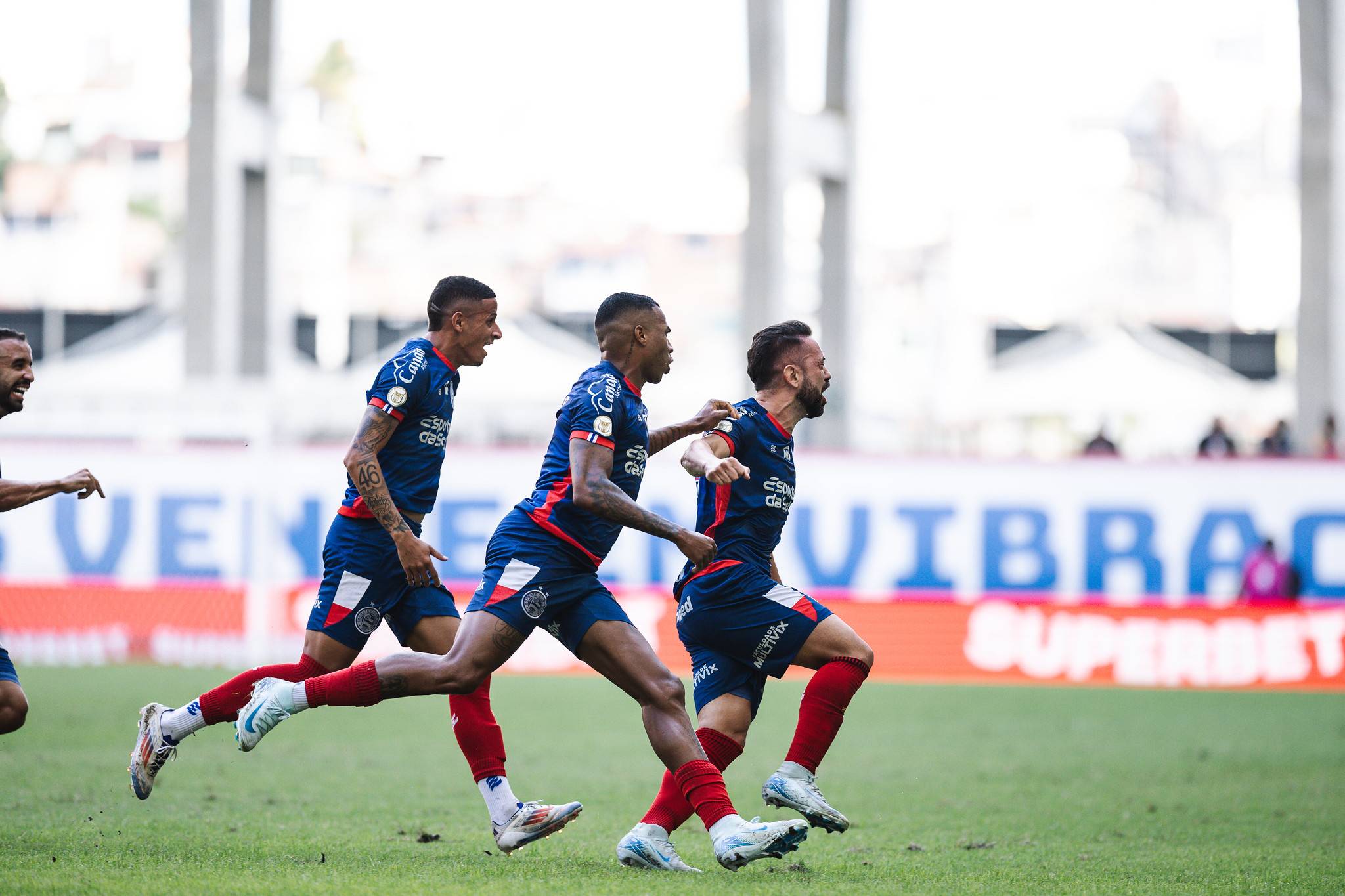 Bahia derrota o Vitória por 2 a 0 na Arena Fonte Nova e iguala série de clássicos de 2024