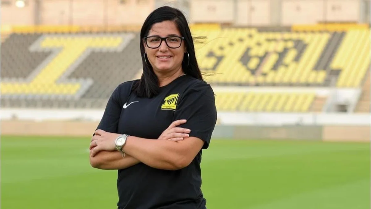 Depois de título nacional pelo Bahia, treinadora Lindsay Camila assina com clube árabe