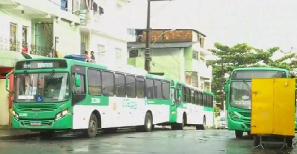 Policiamento é reforçado e ônibus voltam a circular normalmente em Tancredo Neves