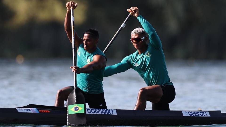 Isaquias Queiroz e Jack Godmann terminam em última posição na final da canoagem em dupla