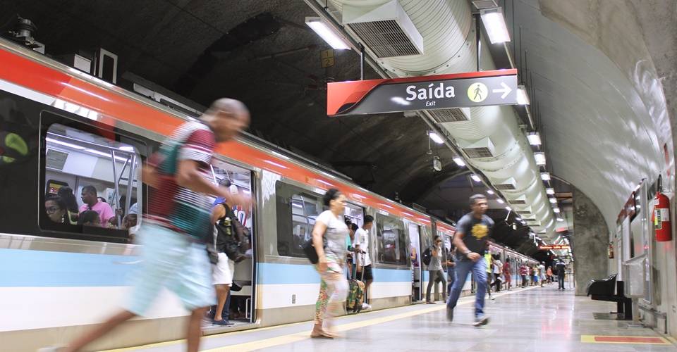 Metrô tem horário ampliado para atender torcedores do jogo entre Bahia e Flamengo