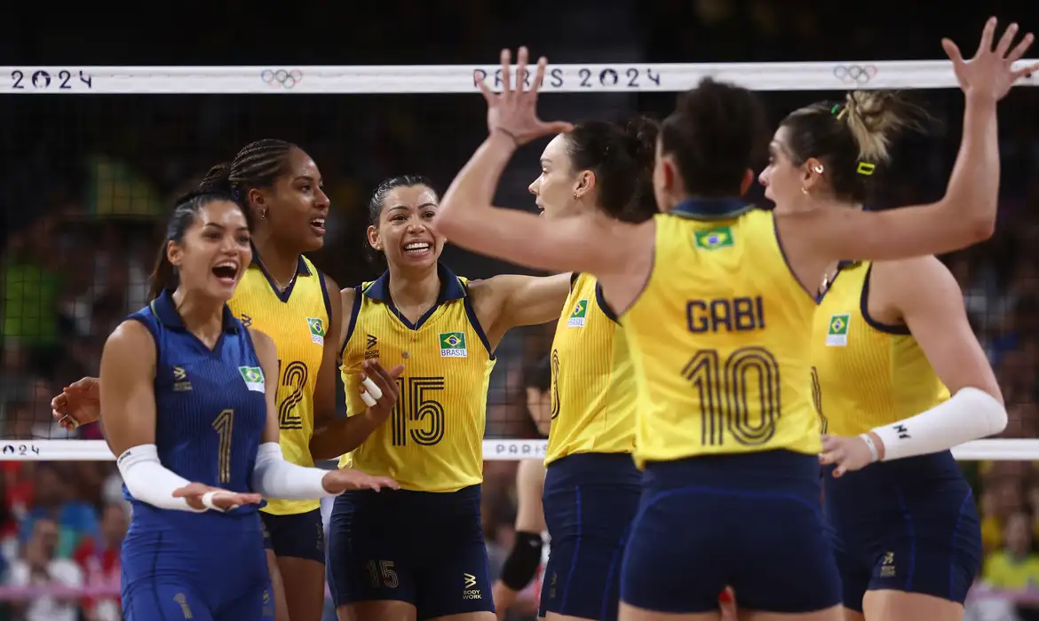 Brasil vence República Dominicana e vai à semifinal no vôlei feminino nas Olimpíadas de Paris