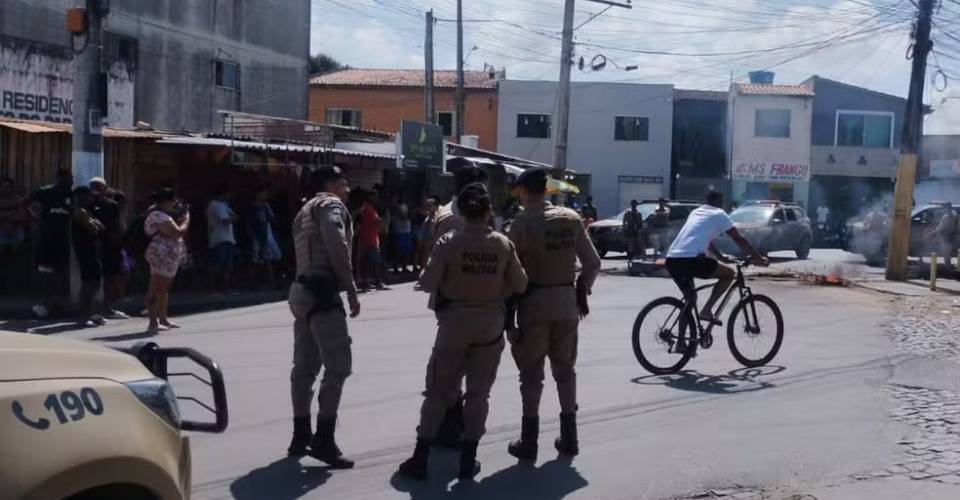 Adolescente morre após ser baleado por policiais em 'pegadinha' de assalto em Feira de Santana