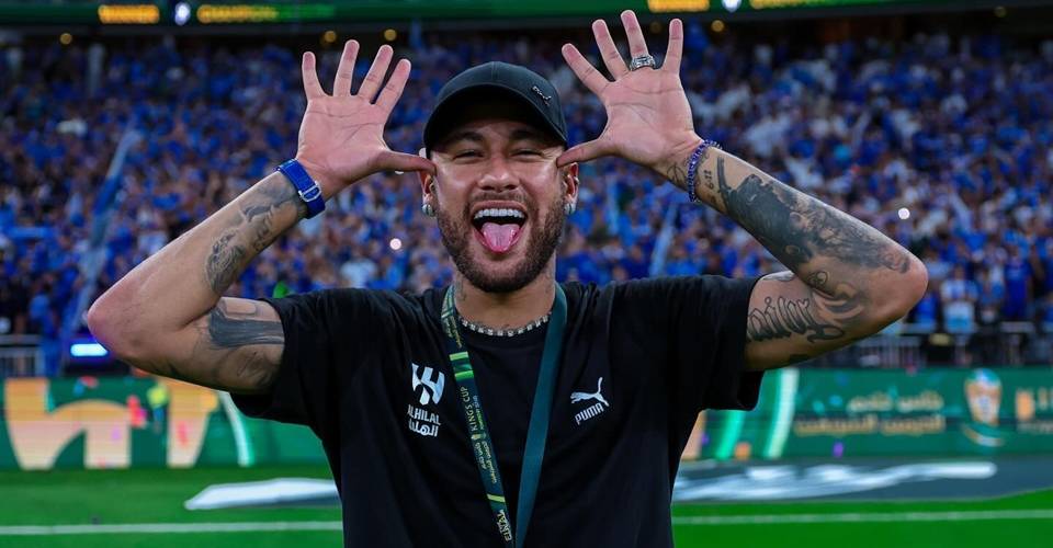 Rumo ao bilhão de dólares, Neymar é o 3º futebolista que mais ganhou dinheiro na carreira