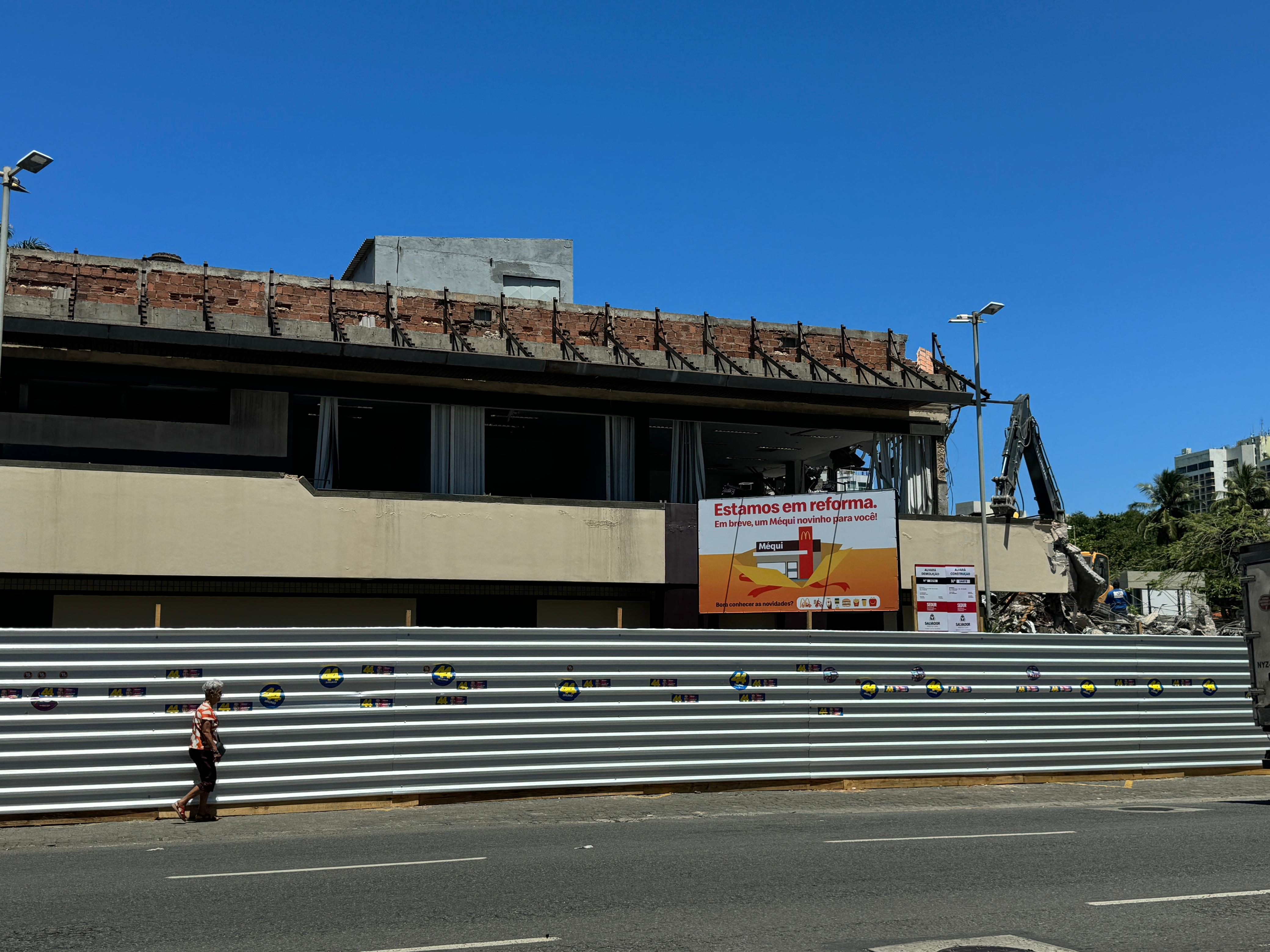 McDonald's do Rio Vermelho é demolido; confira o que será feito no local