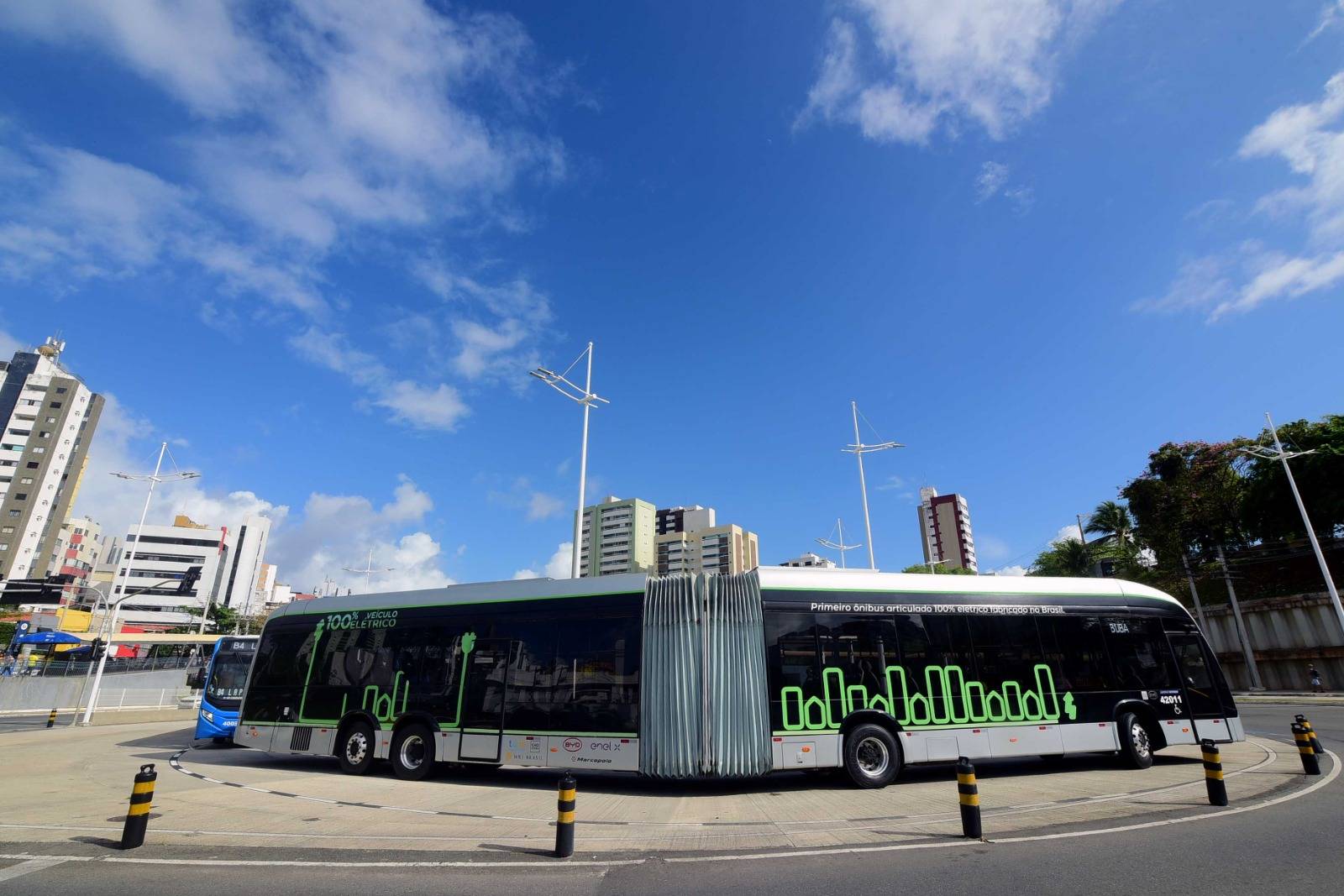 BRT Salvador inicia testes de ônibus articulado com capacidade para 150 passageiros