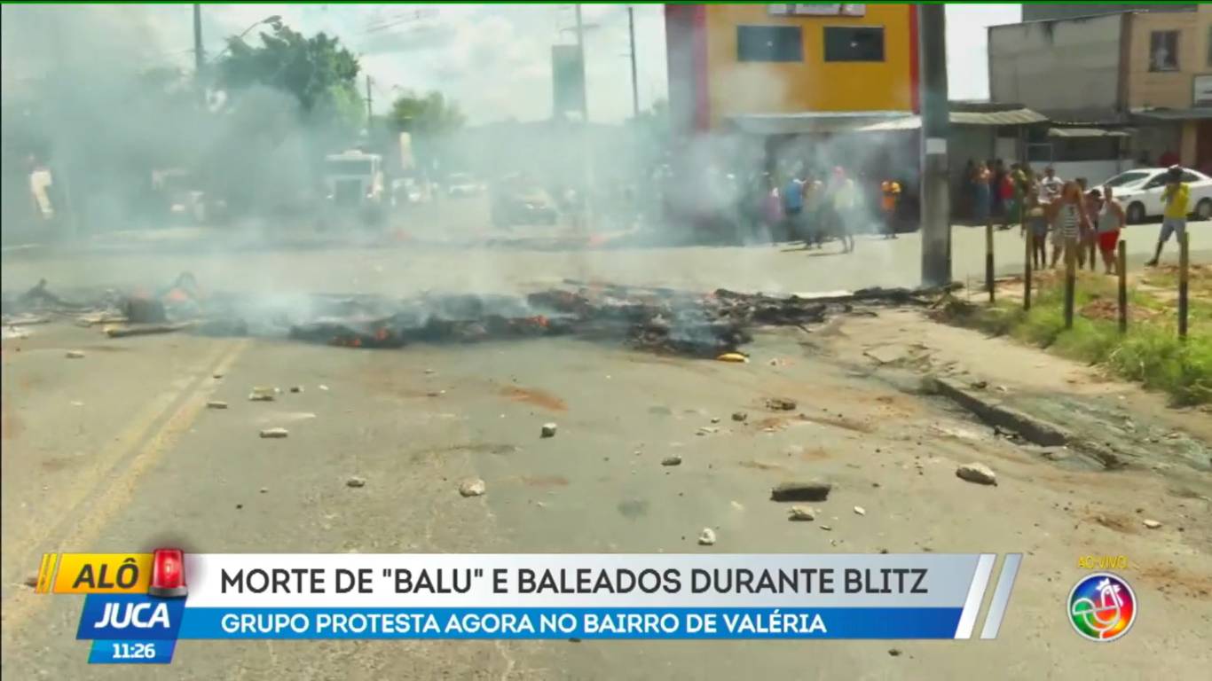 Grupo protesta em Valéria após jovens serem baleados em blitz da Polícia Militar