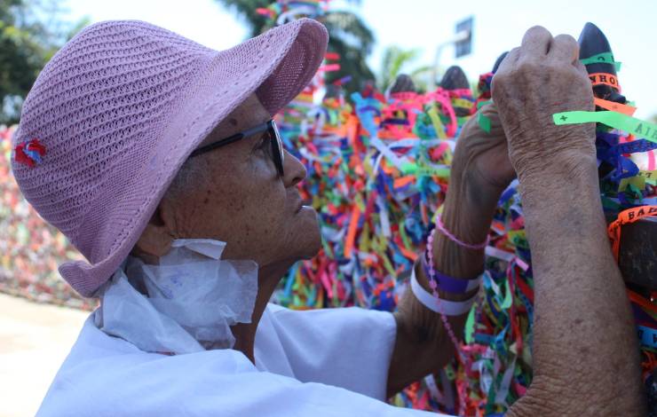 Idosa em tratamento oncológico realiza sonho de conhecer a Basílica do Senhor do Bonfim