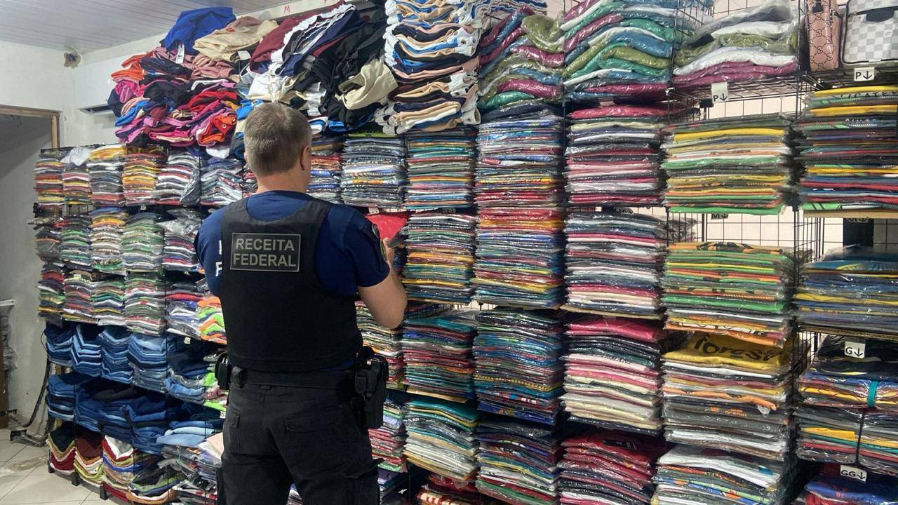 Roupas falsificadas avaliadas em R$ 230 mil são apreendidas em loja de Salvador