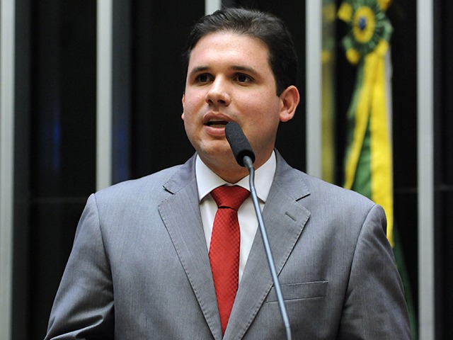 Arthur Lira anuncia apoio a Hugo Motta na disputa pela Presidência da Câmara