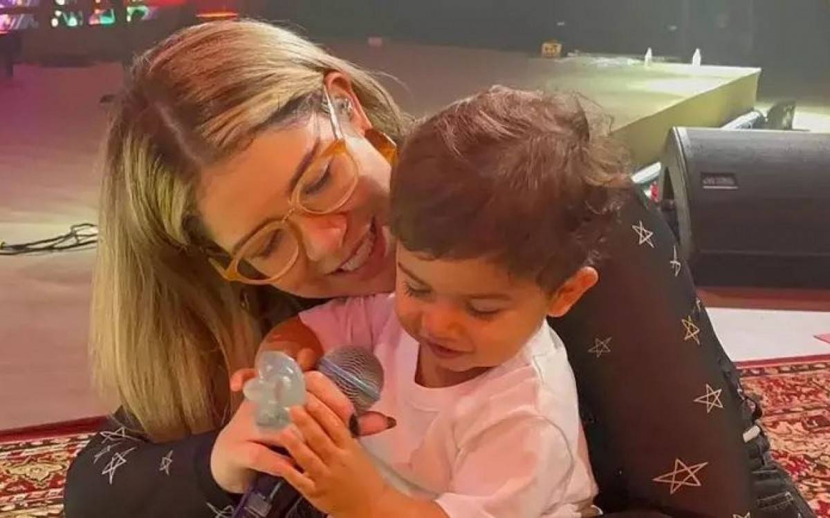 Mãe de Marília Mendonça diz que filho da cantora 'já entende que ela morreu'