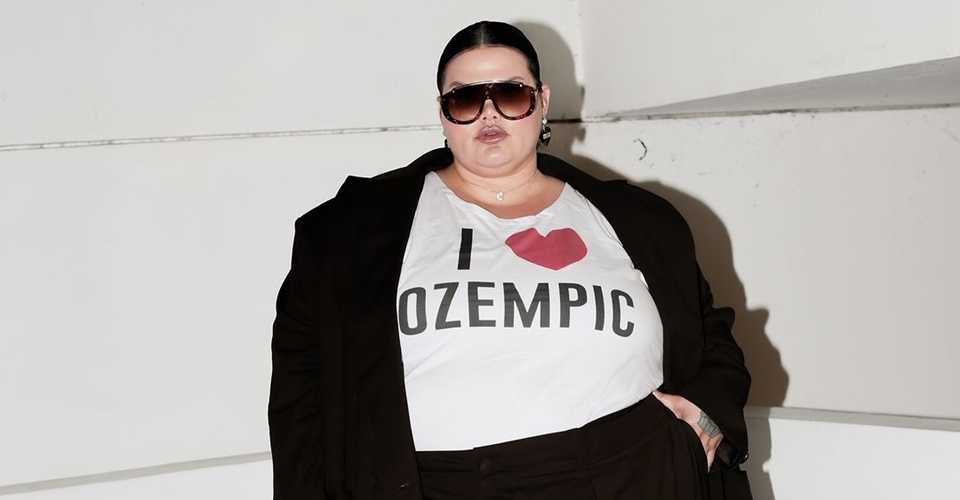 Thaís Carla usa camisa com a frase 'I love Ozempic' e viraliza: 'Abandonou o grupo'