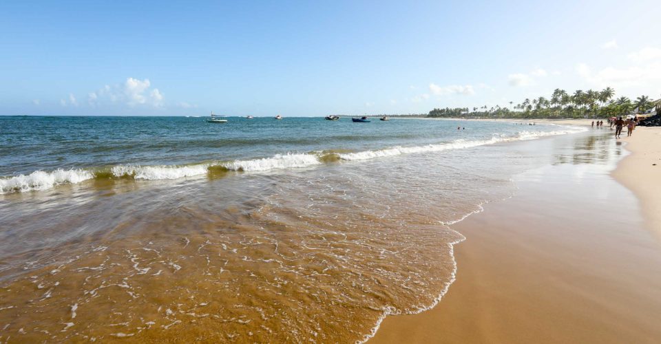 Duas pessoas morrem afogadas na praia de Guarajuba, em Camaçari