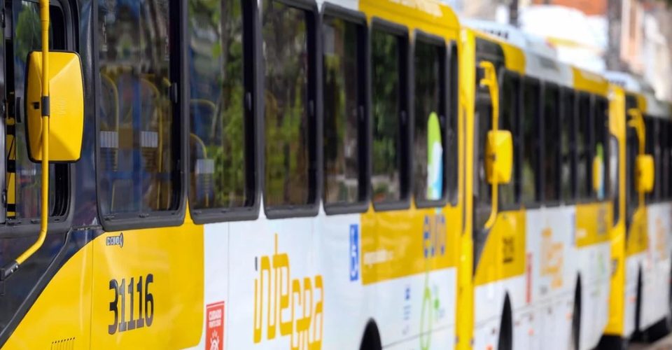 Ônibus voltam a circular após onda de violência em diferentes bairros de Salvador