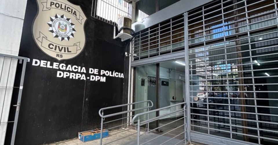 Polícia suspeita que mãe acusada de matar filhas gêmeas testou veneno nos gatos da família