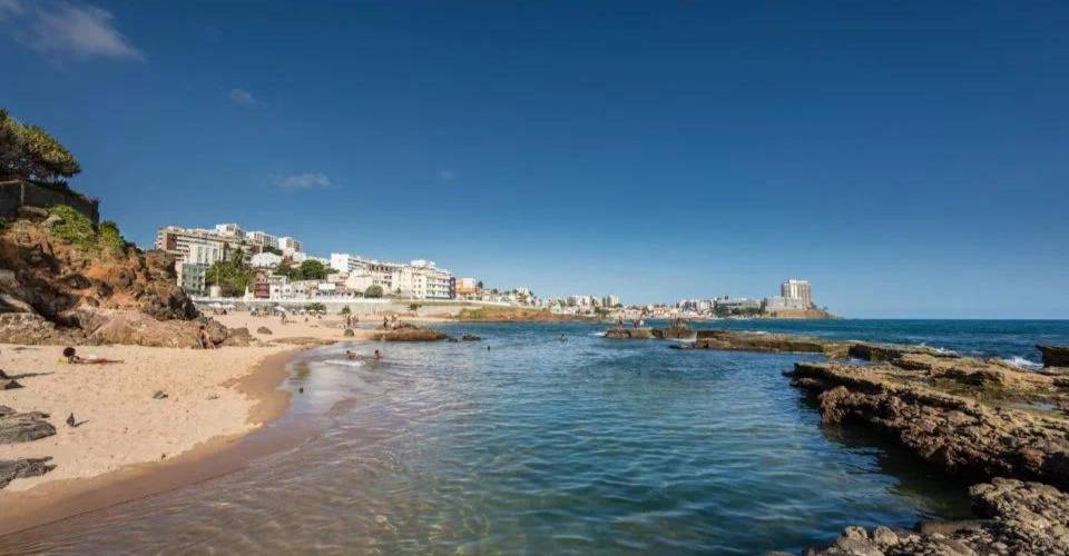 Adolescente de 16 anos desaparece após entrar no mar na Praia da Paciência