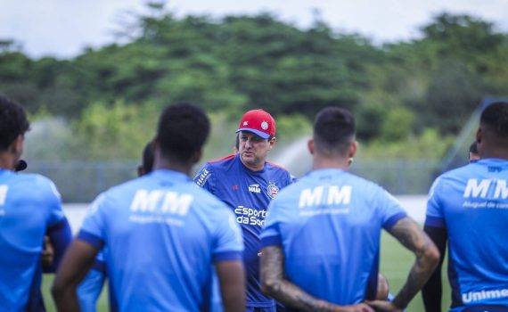 Elenco do Bahia participa de atividade com atletas do sub-20 no CT Evaristo de Macedo