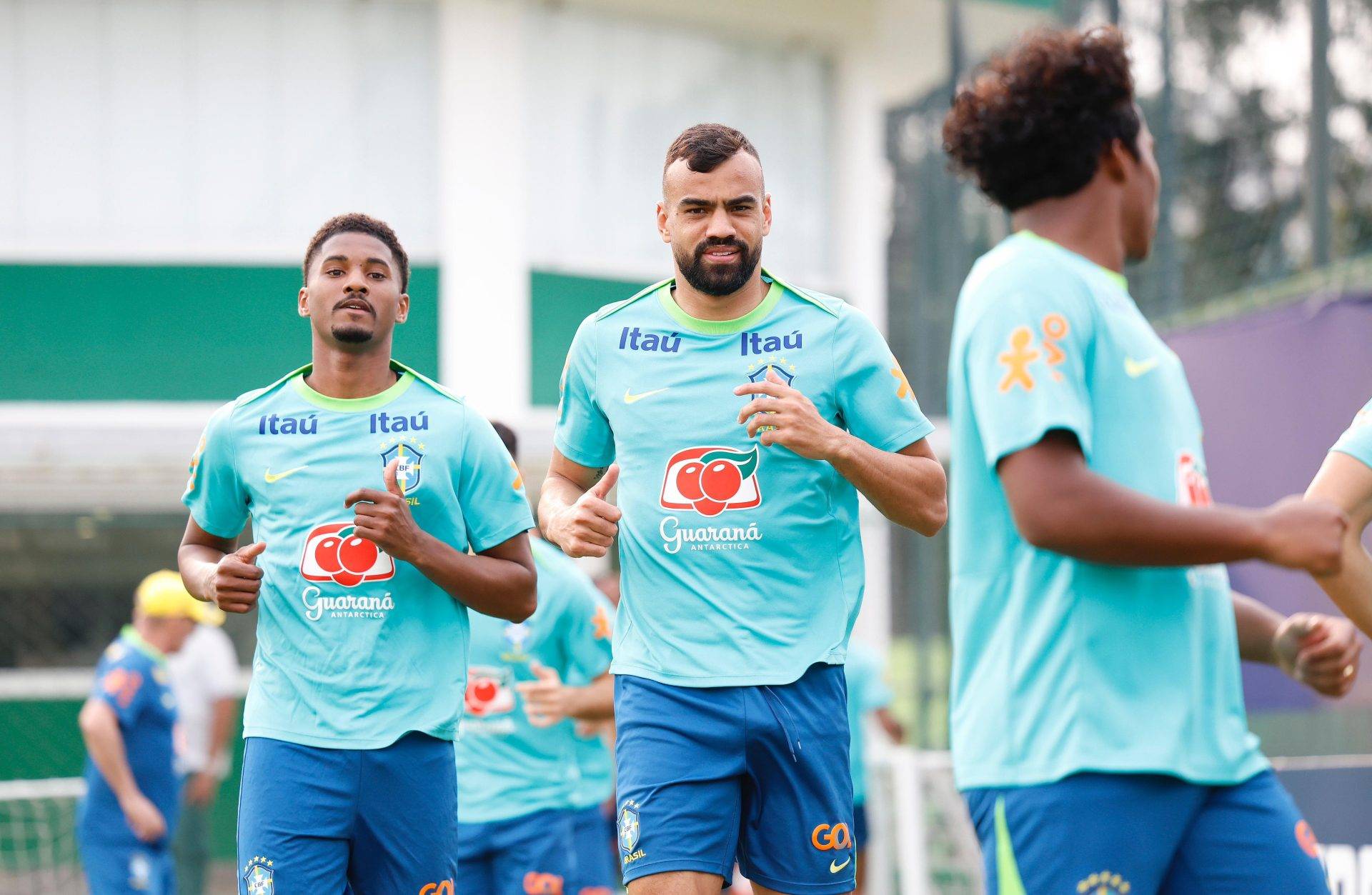 Brasil tem primeiro treino com todos os convocados para a partida contra o Chile