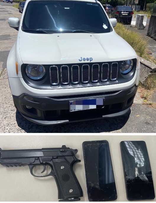 Homens são presos com carro roubado e réplica de arma de fogo no bairro de Pernambués