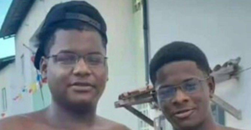 Jovens mortos em Arembepe fizeram sinal adotado por facção ao tirar foto