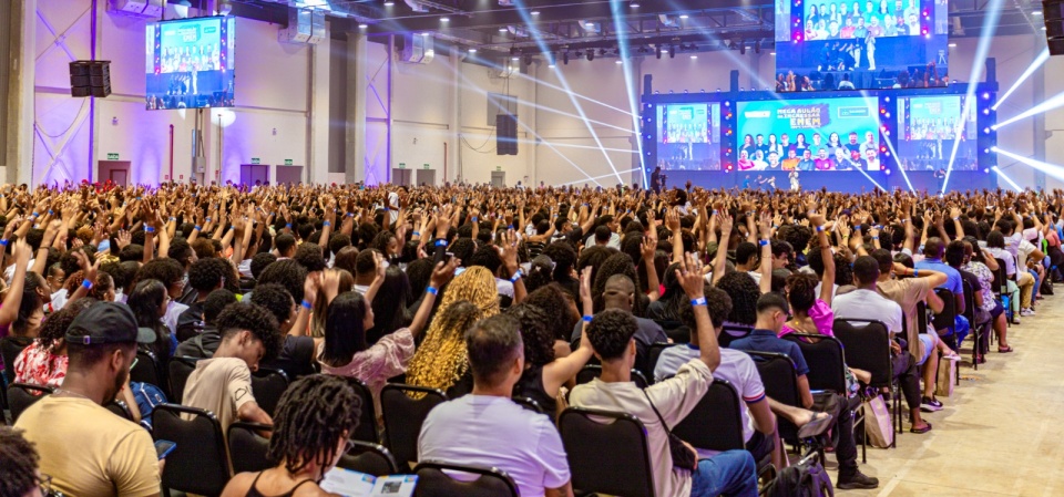 Mega aulão do Enem reúne cerca de 7 mil estudantes no Centro de Convenções