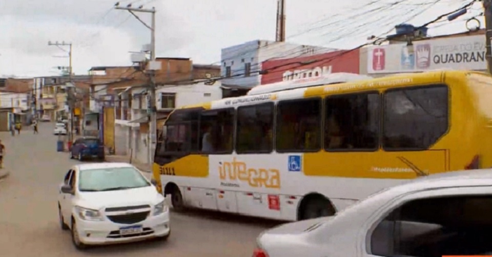 Após seis dias, ônibus voltam a circular no Bairro da Paz, em Salvador