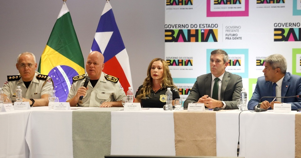 Reunido com representantes das forças de segurança, governador faz balanço de violência na Bahia