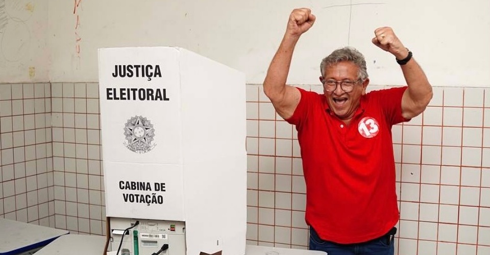 Camaçari: Com presença de Jerônimo, Caetano comparece à votação neste segundo turno