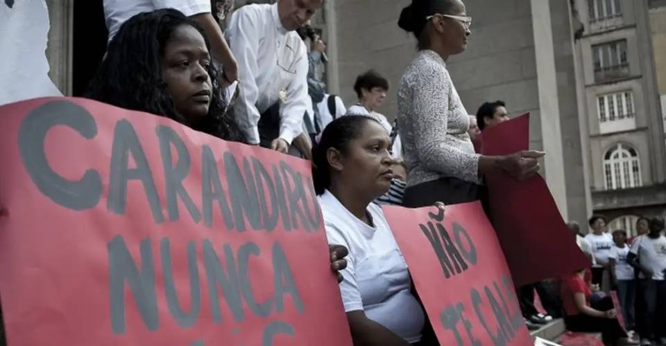 Justiça de SP extingue penas de policiais pelo massacre do Carandiru