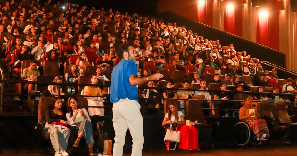 Universidade oferece 'Cine Aulão' e atividades gratuitas de revisão para Enem