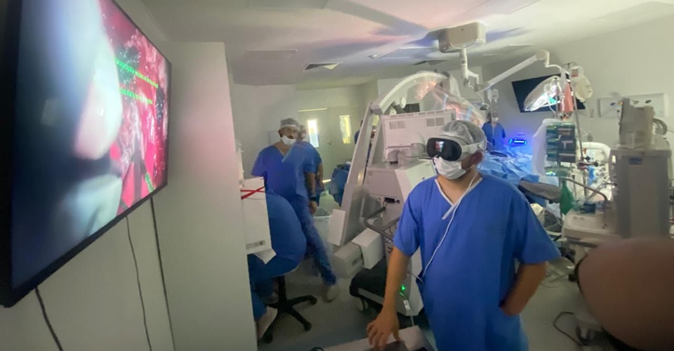 Hospital de Feira de Santana é o primeiro a usar óculos de realidade virtual em neurocirurgias