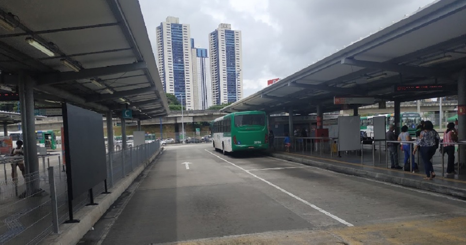 Bebê é abandonado em Estação de Transbordo do Acesso Norte, em Salvador