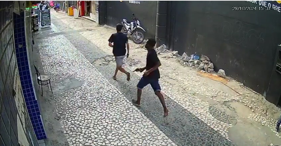 Homem é morto a tiros e mais duas pessoas ficam feridas no centro de Feira de Santana