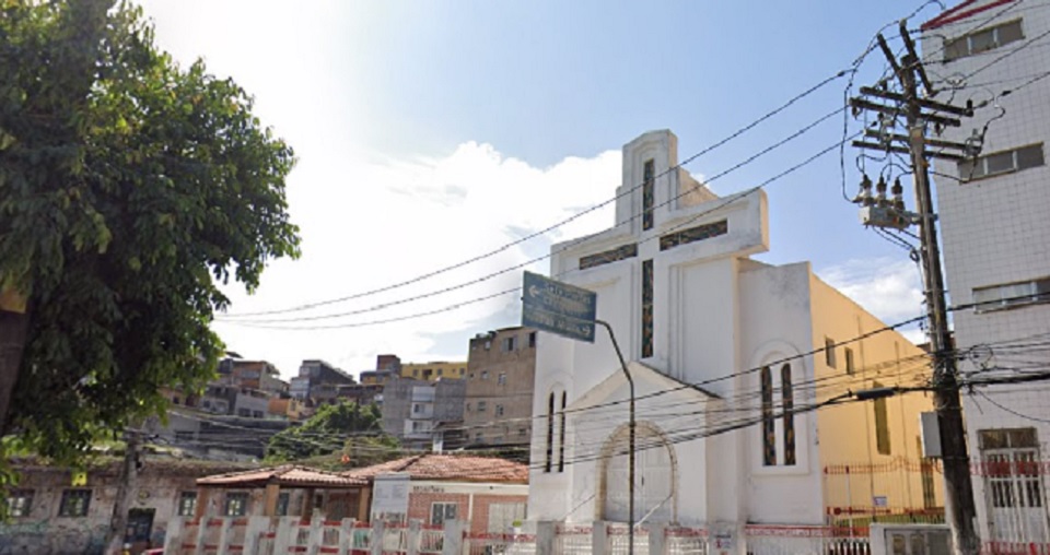 Fiéis católicos homenageiam São Judas Tadeu em Salvador na segunda-feira (28)