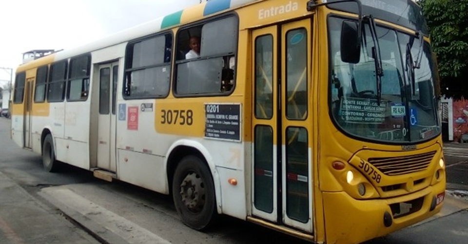 Assaltante de ônibus esfaqueia passageira e é detido pela Guarda Municipal