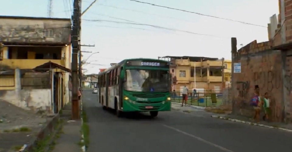 Com reforço do policiamento, ônibus voltam a circular no bairro de Cajazeiras 11